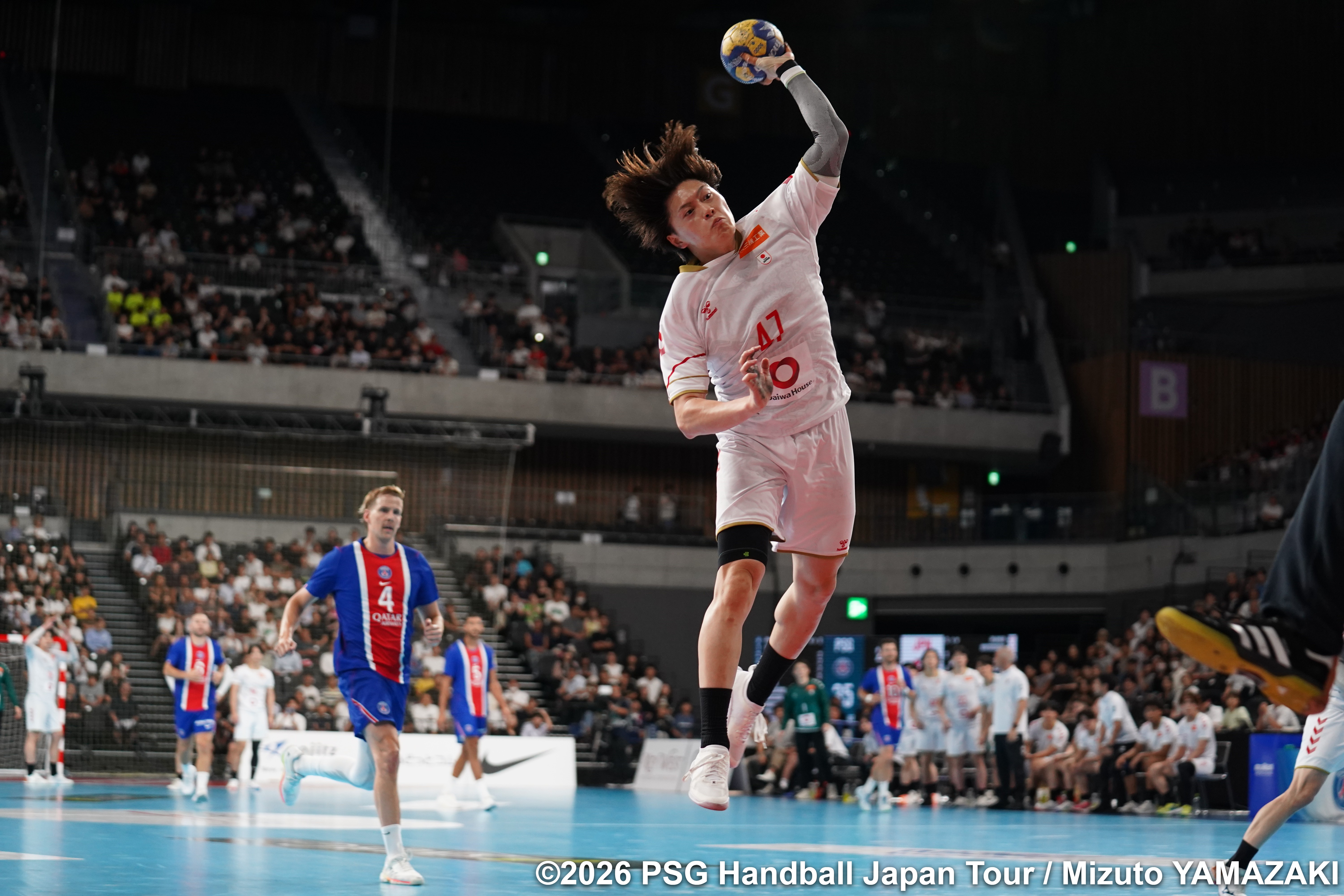 豪快なジャンプシュートを放つ井手悠登